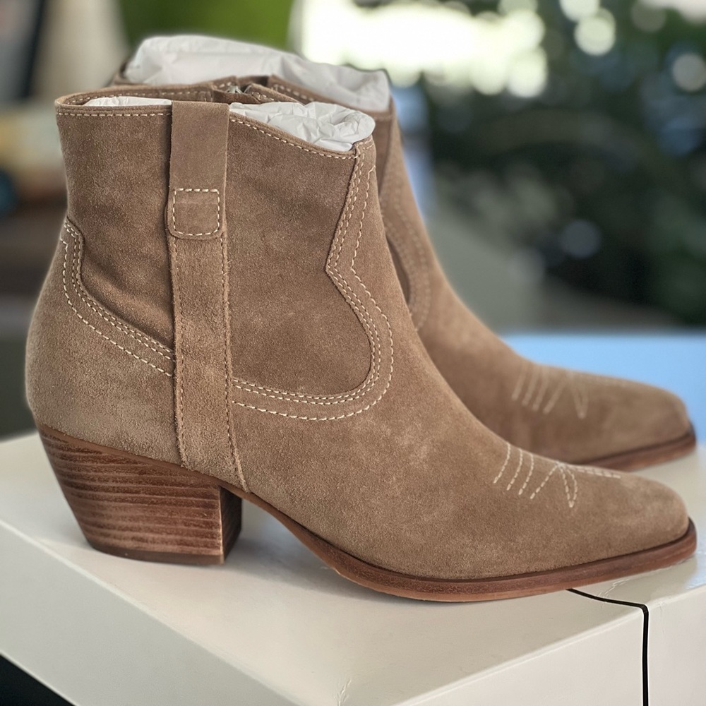 Dolce Vida Booties Size 9